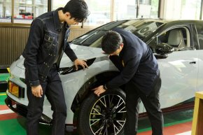 กรมขนส่งฯ ผนึก ยางคอนติเนนทอล และ ZEEKR แนะเทคนิคเตรียมพร้อมรถ EV