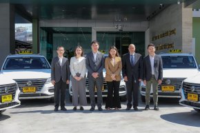 เอ็มจี ส่งมอบรถ EV กว่า 250 คัน ให้เครือ AGE เพิ่มไลน์ธุรกิจให้เช่า TAXI VIP พลังงานไฟฟ้า