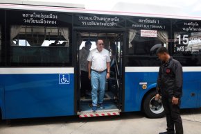 “อนุทิน” นำคณะนั่งรถ EV Smart Bus อบจ.ภูเก็ต รณรงค์ “Carpool” ลดใช้พลังงาน