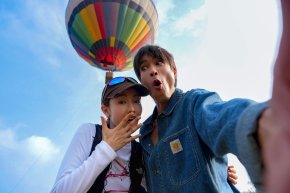 ส่องเมจิกโมเมนต์! ณเดชน์-มินนี่ ชวนออกเดทครั้งใหม่  แท็กทีมแก๊งนักแสดงสายฮา