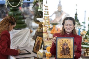 ขนลุก! สายมูฮือฮาอีกครั้ง หมอปลาย ทำพิธีใหญ่วอลเปเปอร์หน้าจอโทรศัพท์