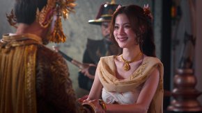 Netflix เผยภาพแรกจากซีรีส์ เพลิงพระนาง