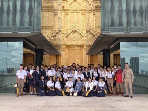 สว.จำลอง อนันตสุข ให้การต้อนรับคณะผู้บริหาร ครูและนักเรียน โรงเรียนกรรณสูตศึกษาลัย จังหวัดสุพรรณบุรี ในโอกาสเข้าเยี่ยมชมวุฒิสภา