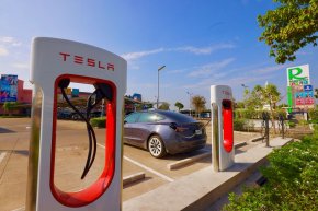 โรบินสันไลฟ์สไตล์ ในเครือเซ็นทรัล รีเทล ผนึก Tesla เปิดตัว Supercharger นำร่องพื้นที่ภาคเหนือ