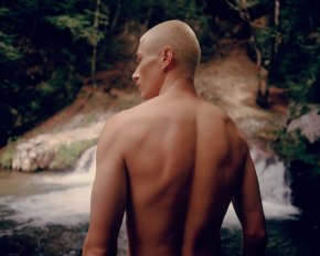 Mikah ปล่อยมิวสิกวิดีโอเพลง "Escape" แล้ววันนี้!