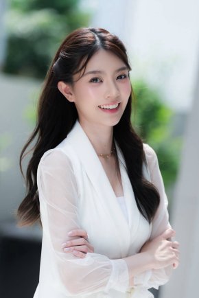 ร่วมงานตึกเตย? แฟน GL สงสัยหนักหลัง 'ทนายบุญ' ปรากฏตัวตึกมาลีนนท์ ลุ้นมีโปรเจ็กต์เซอร์ไพรส์?