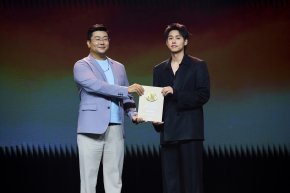 'BILLKIN' สร้างความภาคภูมิใจ คว้ารางวัลใหญ่ Weibo Malaysia พร้อมโชว์สุดประทับใจ