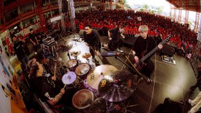 'BEDROOM AUDIO - THE JUKKS - CORNBOI' นำทีมศิลปินสาดความมันส์! น้องๆ วัยทีน 3 รั้วโรงเรียนดัง..กรี๊ดสนั่น "คอนเสิร์ตศาสตร์ 2025"