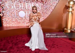 ส้มโอ-ธัญรัศม์ ร่วมเฉิดฉายเดินพรมแดงในงาน Golden Globe Awards ครั้งที่ 83 ณ มหานครลอสแอนเจลิส