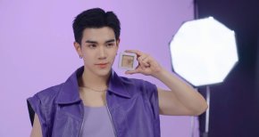 'โฟร์ท ณัฐวรรธน์' ยึดแล้วทุกพื้นที่ หน้าเนียนพร้อมกันทั้งประเทศ! ตอกย้ำภาพหนุ่มหล่อ FACE OF MAYBELLINE คนล่าสุด จะกี่หมื่นมูฟ ก็ยังเป๊ะ! #แป้งมูฟหน้าเนียน