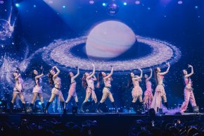 จักรวาลสะเทือนฮอลล์! "COSMOS Glitter From Star Concert" ระเบิดพลัง 11 สาว COSMOS สุดปัง! น้ำตา-เสียงกรี๊ด-โปรดักชันจัดเต็ม สนั่น Phenix Grand Ballroom