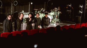 POTATO เสิร์ฟ "เพลิดเพลิน" ในอีกรสชาติผ่านซาวด์ร็อกเข้มข้นและ MV สุดหลอน พร้อมจัด Exclusive Music Video Premiere บนจอภาพยนตร์ ก่อนปล่อยให้ชมพร้อมกันแล้ววันนี้