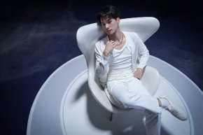 ALEX KIM ซูเปอร์สตาร์ K-Pop ลุคหล่อเท่ดุดันขวัญใจแฟนเพลงทั่วโลก รับบทโดย เก่ง หฤษฎ์ ใน "ดีว่า..ราวี" มาพร้อมเพลงแดนซ์ "BEAST" สุดกร้าวใจที่ใครๆ ก็ยอมสยบ