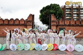 23 สาวงาม "มิสอินเตอร์เนชั่นแนลควีน 2025" จากทั่วโลกเข้าร่วมกิจกรรมต้อนรับ และเก็บตัวที่เชียงใหม่ สัมผัสมนต์เสน่ห์ล้านนาและศักยภาพ Soft Power ไทย 