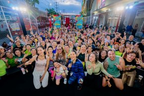 'ฮาย-อาภาพร' นำทีมชาวบางนาออกสเต็ปเชฟบ๊ะ ทั้งม่วนทั้งมันส์ ที่แอโรบิกหน้าโลตัส