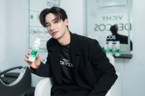 Vichy Dercos จัดอีเว้นท์สุดยิ่งใหญ่ "Dare to Wear Black" เปิดตัวแฮร์แคร์ใหม่พาทุกคนเผยลุคดำมั่นใจไร้รังแค พร้อม 'เต  ตะวัน' Friend of Vichy Dercos
