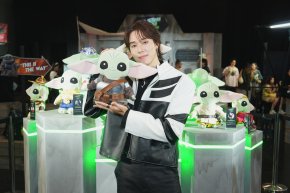 'นานิ' เสิร์ฟความเท่ในงาน Thailand Gala Premiere เปิดตัวภาพยนตร์ "The Mandalorian and Grogu แมนดาลอเรี่ยนและโกรกู" ชวนช็อปชิมชิลในตลาดนัดบรรยากาศดาวอันไกลโพ้น ก่อนฉายจริง 21 พฤษภาคม มาดูโกรกู ในโรงภาพยนตร์ทั่วประเทศ