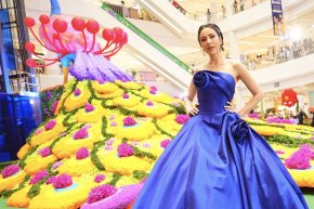'ศรีริต้า เจนเซ่น ณรงค์เดช' ชวนสัมผัสมนต์เสน่ห์มหัศจรรย์สวนดอกไม้ 1 ล้านดอก 100 สายพันธุ์ พร้อมชวนเช็กอิน "วันแม่" ที่เดอะมอลล์ไลฟ์สโตร์ บางแค