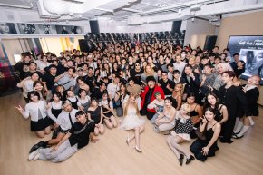 เต็มอิ่มทุกโมเมนต์ไปกับเพลงทุกยุคของ Ariana Grande จากแฟนคลับชาวไทย และแขกรับเชิญพิเศษ ในงาน hate that i made you love me - Thailand Tribute Night พร้อมชมมิวสิควิดีโอเพลงใหม่ได้แล้ววันนี้