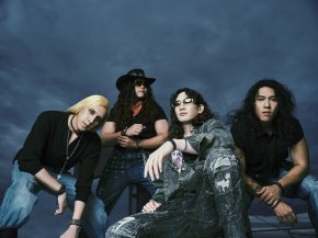 นี่ไม่ใช่แค่การอกหัก แต่คืออาการเสียใจจากความรักจนเกินควบคุมตัวเอง "รักเธอจนเป็นบ้า" ซิงเกิลใหม่จากวง Hard Boy