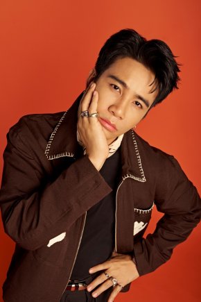 ดอกกระเจียวบานแล้วทั่วไทย! ก้อง ห้วยไร่ ส่งเพลงขึ้นอันดับ #1 ใน YouTube Music Chart Thailand และมียอดดูเกิน 1 ล้านวิว หลังปล่อยเพียง 17 ชั่วโมง