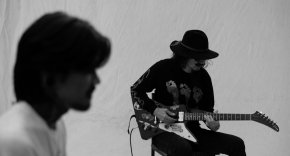 เล็ก รัชเมศฐ์ ส่งท้ายปีด้วย "ฟ้ากว้างทางแคบ" เวอร์ชั่นพิเศษ ชวน เล็ก คาราบาว โชว์ลูกกีตาร์ระดับตำนาน