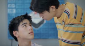 Friend Zone เริ่มสั่นคลอน! ลีร์อิต (ยูจีน อัยภณ) กับ พัตเตอร์ (ยูจีน ญาณวัฒน์)  ใครชอบใครก่อนและใครจะแหกกฎ "ห้ามคบคนใกล้ตัวเป็นแฟน" ก่อนกัน? ใน "CLASS CRUSH CRISIS" เพื่อนสนิทระวังคิดไม่ซื่อ Ep.4
