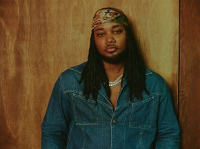 Leon Thomas ส่งอีพีใหม่ PHOLKS พร้อมเพลง "My Muse" ครองใจสายโมเดิร์น R&B อีกครั้ง สานต่อความสำเร็จของ "MUTT" ที่ครองอันดับ 1 ชาร์ต Billboard Hot R&B Songs เกือบทั้งปี
