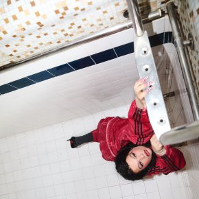 Lola Young ส่งเพลงใหม่ "From Down Here" ถ่ายทอดอารมณ์สุดเข้มข้น สานต่อความปังของ "Messy" เพลงไวรัลยอดสตรีมทะลุพันล้าน