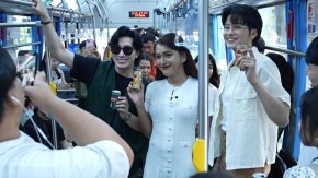 โหนรถเมล์ฟรีสุดจึ้ง! หนุ่ม-นนท์ แจกความฟินกับ "เนสกาแฟกระป๋องรถเมล์" เสิร์ฟความอร่อยตรงสเปกแบบสุดเอ็กซ์คลูซีฟ