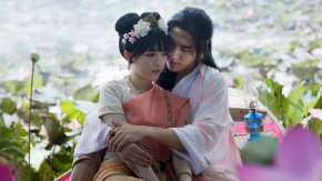 'ปีเตอร์แพน-เอ็มม่า' เคมีฟุ้งกระจาย แฟนคลับแห่ถวายตัวเข้าวังล้นโลกออนไลน์ "มเหสีน้อย" ซีรีส์ม้ามืดสุดปัง ทุบสถิติโซเชียลแตกเหยียบ 100 ล้านวิว!