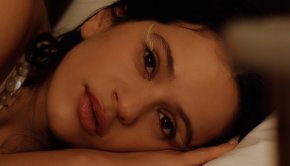 ROSALÍA พาโอเปร่าข้ามขีดจำกัดกับซิงเกิล "Berghain" Ft. feat. Björk และ Yves Tumor พร้อมเตรียมปล่อยอัลบั้มใหม่ LUX วันที่ 7 พฤศจิกายนนี้