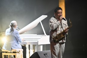 เต็มอิ่มด้วยหัวใจและเสียงดนตรี "LIFE MUSIC / ชีวิตดนตรี" ปิดฉากอย่างเรียบง่ายและงดงาม 'โก้ มิสเตอร์แซกแมน' และ 'ป้อม ออโต้บาห์น' ส่งต่อความรู้สึกผ่านบทเพลงที่คุ้นเคยและเปี่ยมความหมาย