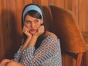 SIENNA SPIRO ส่งเพลงใหม่ "The Visitor" กระแทกอารมณ์ ตัวแทนเหล่าตัวสำรองของความรักเตรียมครองตำแหน่งเจ้าแม่เพลงเศร้า Gen Z คนใหม่ ที่ทุกคนหลงรัก