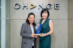 'พี่ฉอด สายทิพย์' รับรางวัล "รายการข่าววาไรตี้ ดีเด่น" จากรายการ ตัวต่อตัว ในงานพิธีมอบโล่ยกย่องเชิดชูเกียรติ "ฐานันดร ๔"  
