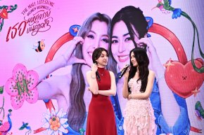 'หลิง-ออม' แชร์พลังพิเศษของผู้หญิง บอกเล่าเรื่องราว "เธอ มหัศจรรย์บันดาลใจ" ในงาน "BANGKOK BANK M VISA เสิร์ฟความสุข Lucky Fan 200 ท่าน* MEET&GREET"