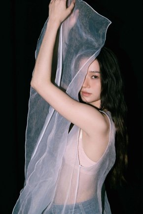 "wanna be yours (อยากให้เธอรัก)" เพลงสุดเปราะบางจาก Violette Wautier ที่สะท้อนความรู้สึกอยากถูกรักจากใครสักคน ได้ THE TOYS นั่งแท่นโปรดิวเซอร์ 