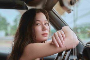 Violette Wautier ชวนพาความหวังออกเดินทางใน "หมอก (just u and i)" ซิงเกิลใหม่ที่โอบกอดความไม่แน่นอนของชีวิตเอาไว้ได้อย่างอบอุ่น