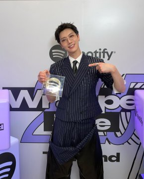 TEN (เตนล์) วง NCT คว้ารางวัลเพลงที่มียอดสตรีมสูงสุดบน Spotify ประเทศไทยด้วยเพลงโซโล่ "STUNNER" ครองแพลตฟอร์มเพลงที่ใหญ่ที่สุดในโลก หลังจากติดอันดับ 1 บนชาร์ตต่างๆ! พิสูจน์ถึงความนิยมสุดร้อนแรงทั่วโลกอีกครั้ง!!