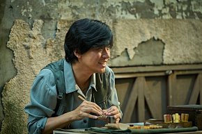 การแสดงเหนือชั้นของ 'พัค จองมิน' 2 บทบาท หนึ่งหน้าเดียว "The Ugly หน้าเกลียด" 20 พฤศจิกายน นี้