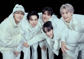 WayV (เวย์วี) ละลายทุกจังหวะของหัวใจด้วยอัลบั้มพิเศษฤดูหนาว "白色定格 (Eternal White)" พาดื่มด่ำกับบรรยากาศฤดูหนาวอันหลากหลายตามสไตล์ WayV (เวย์วี) ทั้งหมด 7 เพลง!