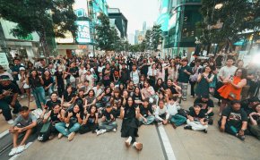 สานฝันที่รอมานาน! ยอด บอดี้สแลม เล่นดนตรีเปิดหมวกกลางสยาม แฟนคลับทุกเจนร่วมแจม