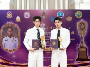 'ยูจีน อัยภณ และ ยูจีน ญาณวัฒน์' นักแสดงนำ "Class Crush Crisis" เพื่อนสนิทระวังคิดไม่ซื่อ รับรางวัลเยาวชนผู้มีความเป็นเลิศ ด้านศิลปะการแสดง วัฒนธรรมและดนตรี ในงาน รางวัลคุ้มเกล้าเยาวชนคนสร้างชาติ ครั้งที่ ๑๐ ประจำปี ๒๕๖๙