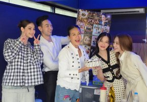 "เหนือ-ดิสรยา" นำทีมเซอร์ไพรส์วันเกิดคุณแม่ "กบ ปภัสรา" ลูกสาวสุดที่รักจัดให้!