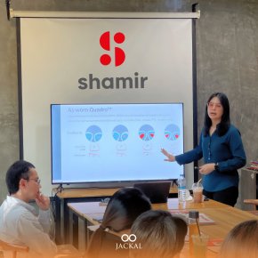 อบรมพนักงาน ร้านแว่นตา Jackal เชียงใหม่ เรื่องเลนส์แว่นตา กับแบรนด์เลนส์ Shamir 