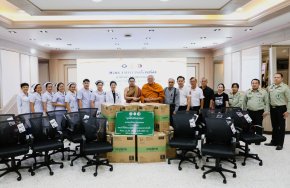 บริจาคเงิน จำนวน 100,000.- บาท พร้อมด้วยเก้าอี้สำนักงานให้แก่โรงพยาบาลทหารผ่านศึก จำนวน 92 ตัว มูลค่า 173,880.- บาท