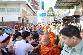 พิธีทำบุญตักบาตรพระสงฆ์ จำนวน 19 รูป  และถวายภัตตาหารเช้าแด่พระสงฆ์ เนื่องในโอกาสวันขึ้นปีใหม่ 2568