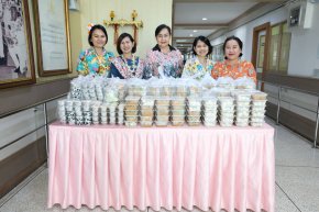 ณน็อต วรฤทธิ์ เฟื่องอารมย์ มอบอาหารกลางวัน (ก๊วยเตี๋ยวแห้ง) และขนมเค้ก จำนวน 260 ชุด ให้แก่ทหารผ่านศึก และบุคลากรทางการแพทย์ของโรงพยาบาลทหารผ่านศึก 