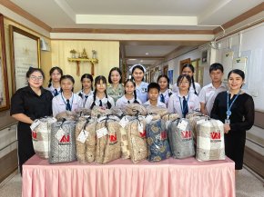 นักเรียนจากโรงเรียนแม่พระฟาติมาเข้าเยี่ยมบำรุงขวัญ พร้อมมอบผ้าห่ม จำนวน 72 ผืน ให้แก่ทหารผ่านศึก