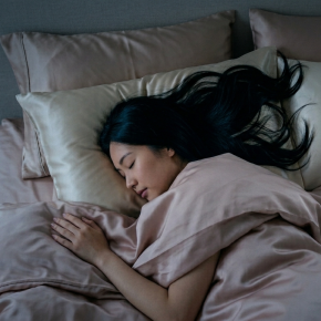 นอนดึกทำให้ผมร่วงหรือไม่ ฮอร์โมนกับวงจรผมเกี่ยวกันอย่างไร